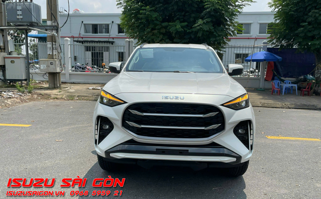 Xe Isuzu MuX Số Tự Động B7 Plus 6